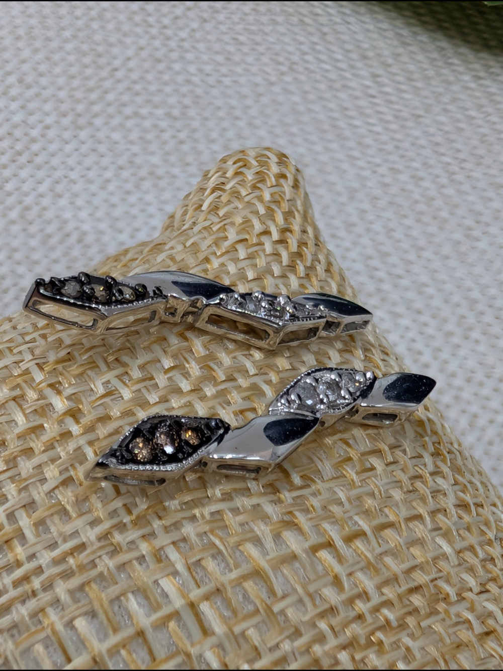 10K Solid White Gold Champagne & White Diamond Twist Drop Earrings 0.20 CTW - Picture 11 of 16